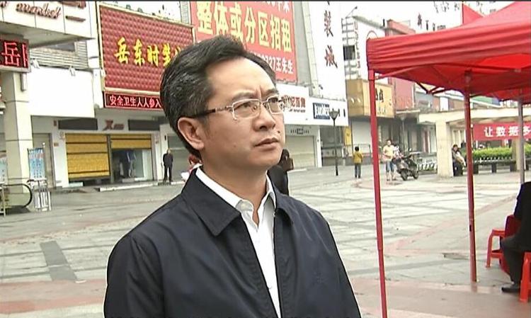 市委副书记李志坚指导“网上信访”宣传日活动